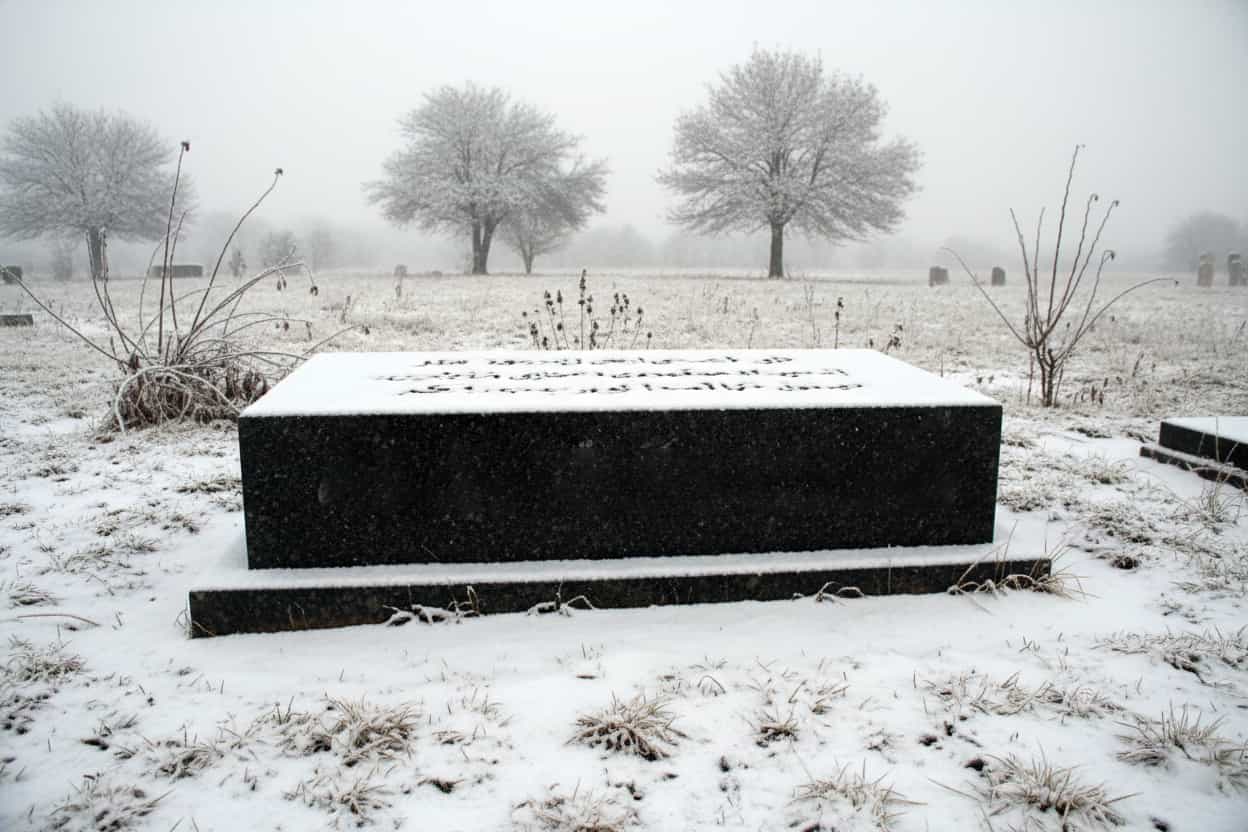 مقایسه دوام و قیمت بین سنگ یک تکه و چند تکه