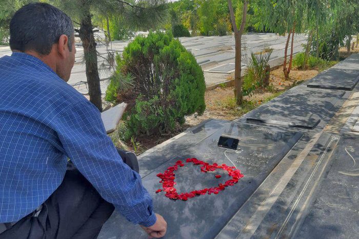 روش‌های تمیز کردن سنگ قبر گرانیتی بدون آسیب زدن به سطح