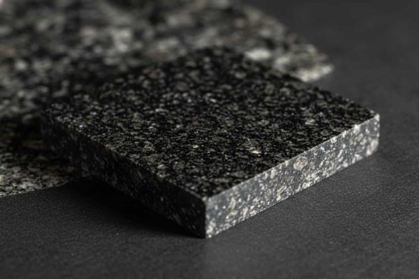 بررسی کیفیت سنگ های تبریز، اصفهان و قم برای مزار