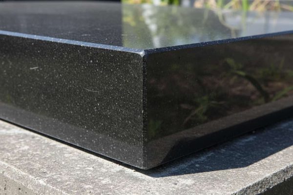 تفاوت سنگ مزار یک تکه و چند تکه